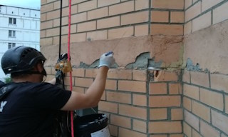 Обследование фасада здания в Старом Осколе в октябре